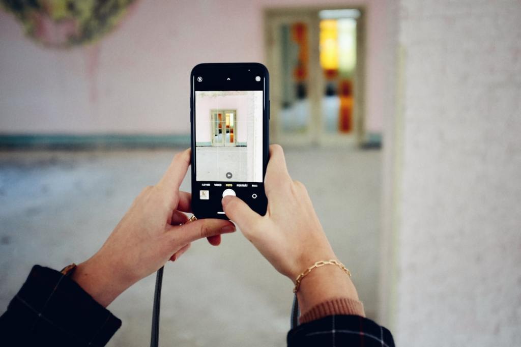 Google Photos Revamps with Instagram-Like Tools & Tech&nbsp;Trends