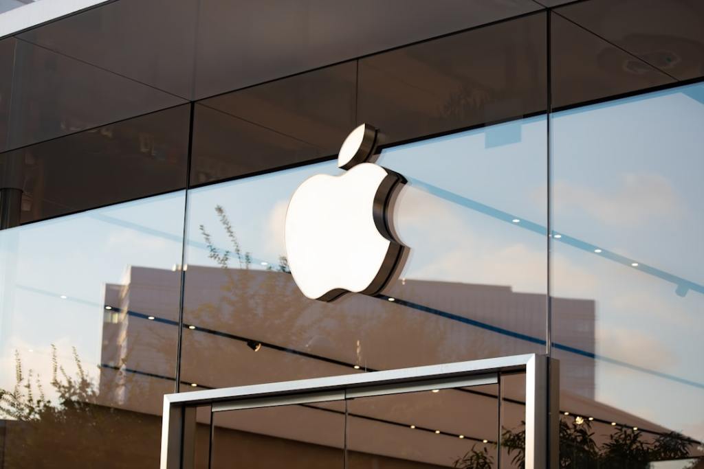 Apple’s AI-Powered Wearable Pin: Launch Expected by&nbsp;2027