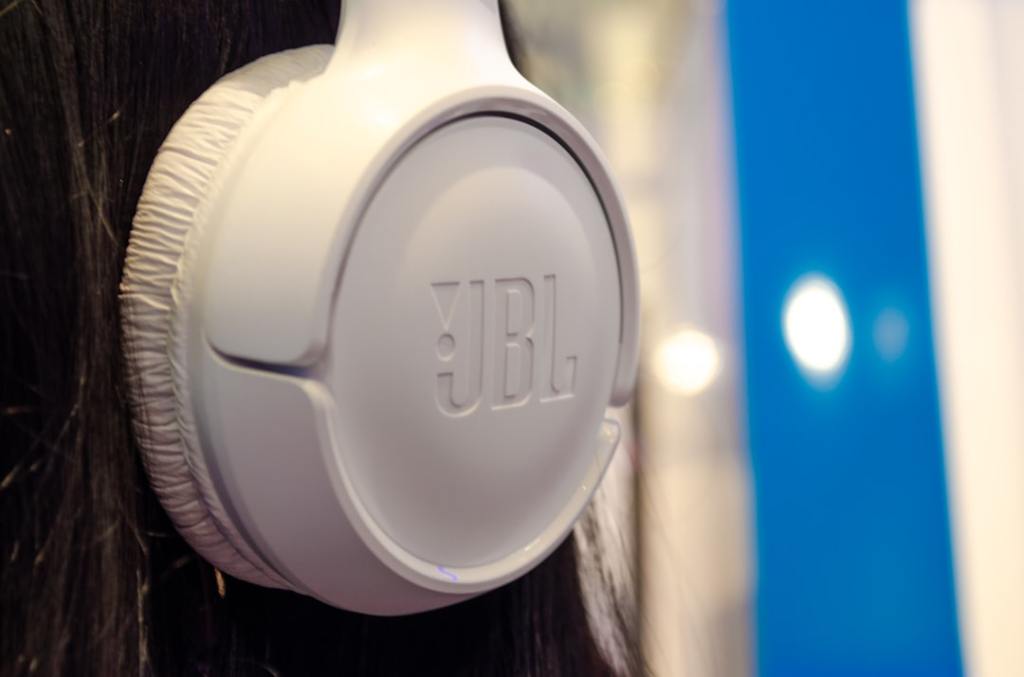 JBL Live 780NC & 680NC Review: Bold Moves, Mixed&nbsp;Results