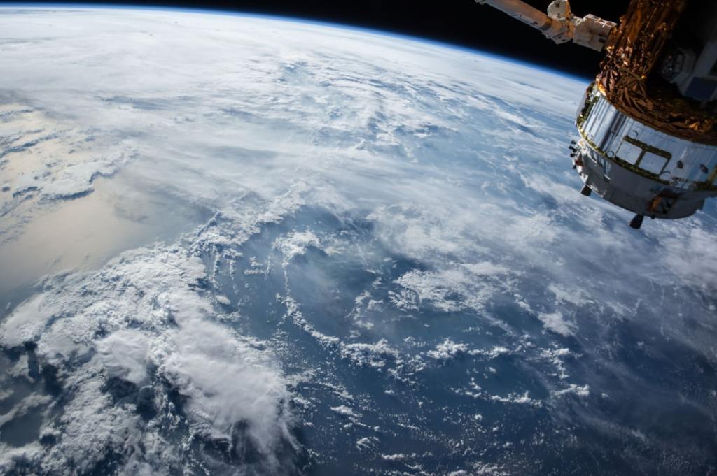Fly Anywhere: Google Earth Flight Simulator Hits&nbsp;Browsers
