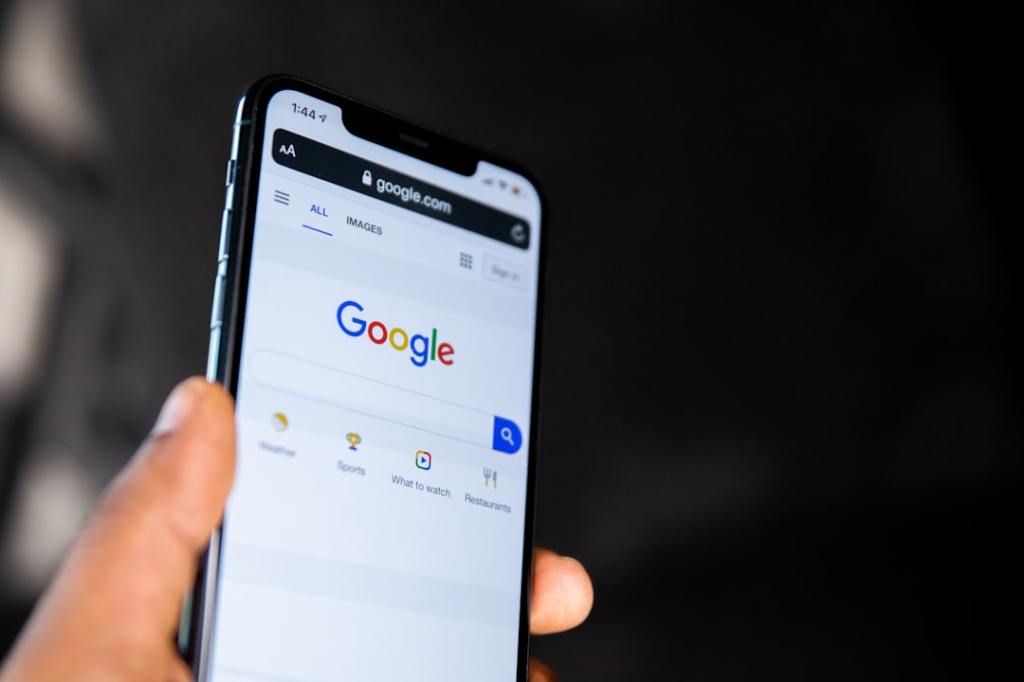 E.U. Pushes Google to Unblock Android for Rival AI&nbsp;Assistants